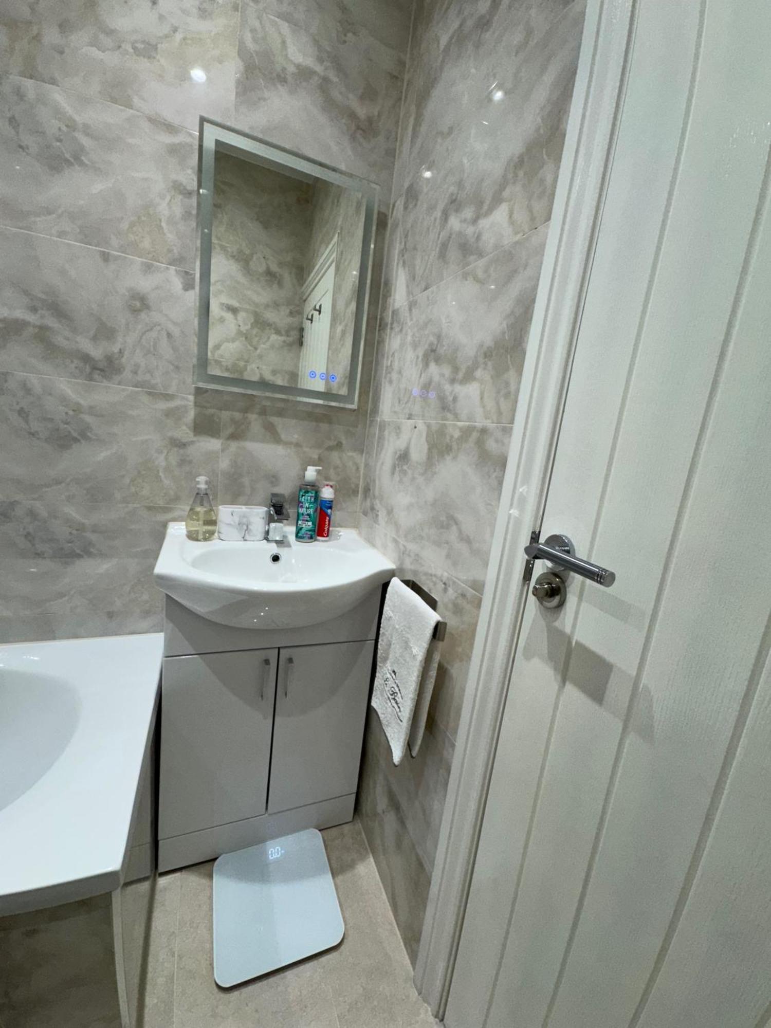 Cozy 2br-5guests-near Attractions-garden Appartamento Londra