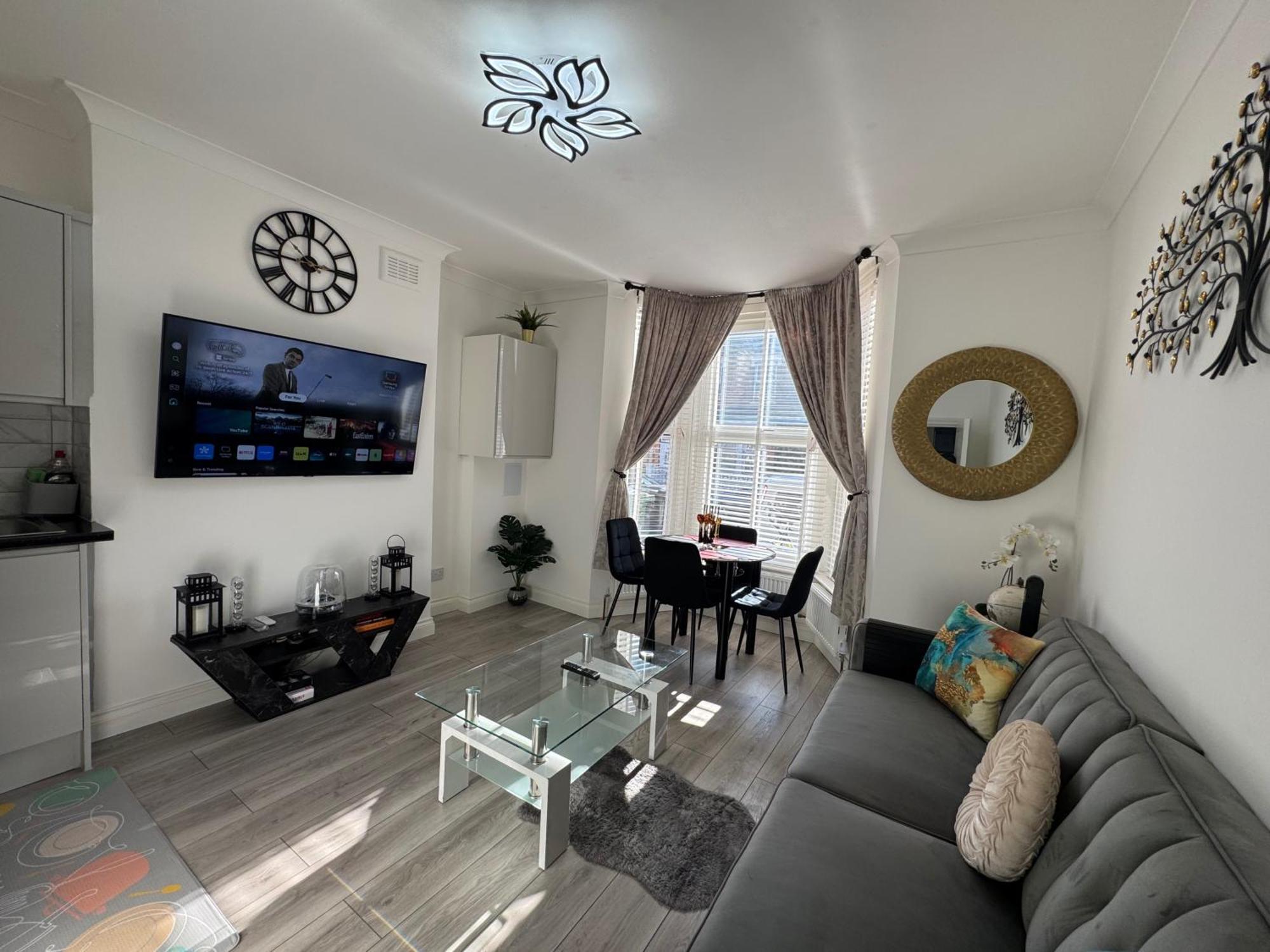 Cozy 2br-5guests-near Attractions-garden *
